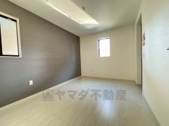 2面採光を確保した明るい室内は、風通しも良く、大変居心地の良い空間となっております。爽やかな風を感じて起きる朝は、快適生活の始まりに。