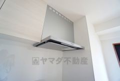 調理により発生する油煙や臭いを吸い込み、屋外へ排気してくれます。