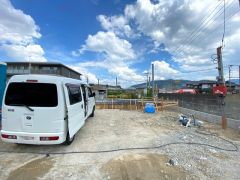 駐車スペースはゆとりある4台分を確保。マイカー用に、お客さま用に、余裕を持ってご利用いただけます^^