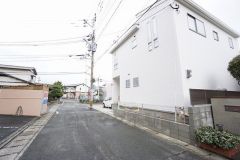 前面道路は公道北西側約4.95ｍ。