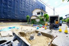 前面道路は南西側約4ｍ。交通量が少ないため小さなお子様がいるご家庭でも安心です＾＾