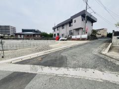 こちらの前面道路は東側4ｍ。西鉄バス西伊岐須停まで徒歩14分＾＾