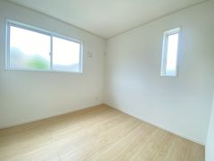 温かい光の差し込むゆとりのある居室をぜひ現地にてご確認くださいませ。子供部屋におススメ＾＾