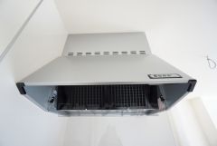 調理により発生する油煙や臭いを吸い込み、屋外へ排気してくれます。