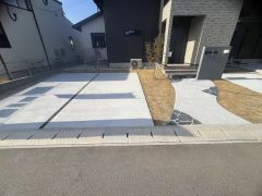 駐車スペースはゆとりある3台分を確保。マイカー用に、お客さま用に、余裕を持ってご利用いただけます^^