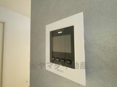 防犯性、セキュリティ対策に安心できるテレビモニター付きインターフォンです。セールスマン対策にもなり安心できます。