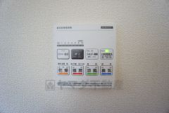 浴室暖房乾燥機には、暖房、乾燥、涼風、換気の4つの機能が付いています。タイマー付きです。