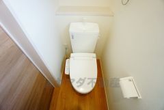 同仕様写真。温水洗浄機付トイレです。節水機能もあるので、安心して使えますね。