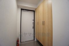 たっぷり収納できるシューズボックスです。家族全員の靴がきれいに整頓できます。玄関収納も問題ありません。