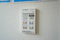 。浴室換気暖房乾燥機付きなので、雨の日も気にせず洗濯物が干せます。