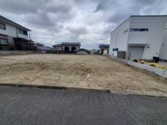 駐車スペースはゆとりある2台分を確保。マイカー用に、お客さま用に、余裕を持ってご利用いただけます。