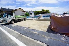 駐車スペースはゆとりある3台分を確保。マイカー用に、お客さま用に、余裕を持ってご利用いただけます。