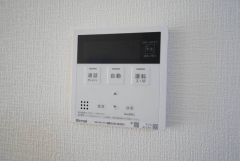 キッチン横からボタンひとつで操作が楽々。