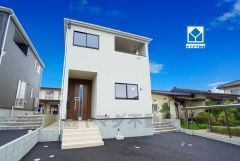 西鉄・JRの2沿線利用可能＾＾西鉄バス高雄中央公園停まで徒歩2分。コンビニまで徒歩5分。スーパー徒歩7分。