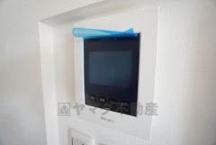 防犯性、セキュリティ対策に安心できるテレビモニター付きインターフォンです。セールスマン対策にもなり安心できます。