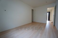 住む人のこだわりを活かす洋室＾＾日当たりがよく、寝室としての利用もおすすめ。広めのクローゼットもあり荷物もすっきり片付けれ、ゆとりのある暮らしが出来ます＾＾