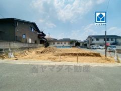 平屋＾＾西鉄バス高雄中央公園バス徒歩3分。スーパー・コンビニまで徒歩7分圏内＾＾カースペース並列2台＾＾