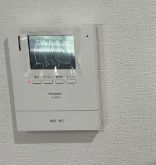 防犯性、セキュリティ対策に安心できるテレビモニター付きインターフォンです。セールスマン対策にもなり安心できます。