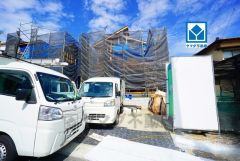 敷地面積広々52坪。カースペースは停めやすい並列駐車3台付き。アクロスプラザ篠栗まで徒歩4分。