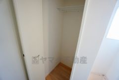 同仕様写真。2階廊下収納。