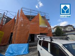 市場小学校まで徒歩約17分（約1.3ｋｍ）。お気に入りの家具とインテリアでステキな部屋を作りましょう＾＾