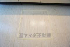 キッチンにある床下収納は、居住スペースを減らさずに買い置きの調味料や非常食などを保管することができます。