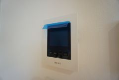 防犯性、セキュリティ対策に安心できるテレビモニター付きインターフォンです。セールスマン対策にもなり安心できます。