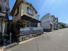 前面道路は公道南側約5ｍ、東側約2.2ｍの角地です。陽当たり・風通し良好＾＾