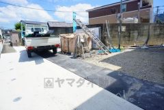 カースペースは2台分を確保。 ご夫婦で1台ずつ所有出来ます。西鉄バス「四王田団地」停まで徒歩4分＾＾通勤や通学に便利。