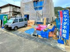 駐車スペースはゆとりある4台分を確保。マイカー用に、お客さま用に、余裕を持ってご利用いただけます。