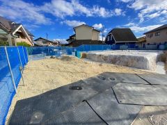 駐車スペースはゆとりある3台分を確保。マイカー用に、お客さま用に、余裕を持ってご利用いただけます。