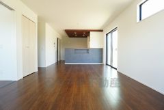 家族が集まる開放的なリビング。約18.1帖の大空間で毎日のお食事が楽しみです＾＾思い思いの時間を過ごしたり、家族みんなで食事をしたり、素敵な団らんの場になりますね。