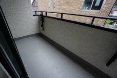 風通しも良く日当たり良好なバルコニーは、洗濯物を干すだけでなく、テーブルセットを置いて休日にブランチ、星を眺めながら晩酌もいいですね＾＾バルコニーのあるステキな生活をお楽しみください＾＾