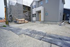 イオン穂波ショッピングセンターまで徒歩5分＾＾車で約2分＾＾（450ｍ）日用品やお洋服のお買い物ができ周辺環境が充実しています。