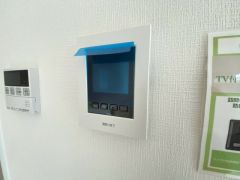 防犯性、セキュリティ対策に安心できるテレビモニター付きインターフォンです。セールスマン対策にもなり安心できます。