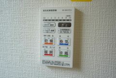 雨の日のお洗濯にも嬉しい浴室乾燥付き。換気機能付きなのでお風呂のカビ予防にもなります＾＾