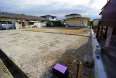 駐車スペースはゆとりある3台分を確保。マイカー用に、お客さま用に、余裕を持ってご利用いただけます。