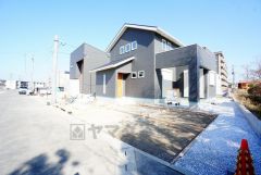 前面道路は公道西側6ｍ。