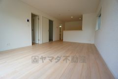 断熱性能の窓ガラスを採用。省エネ、光熱費カットにも貢献します。 夏は涼しく、冬は暖かく快適に過ごせます。