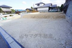 駐車スペースはゆとりある2台分を確保。マイカー用に、お客さま用に、余裕を持ってご利用いただけます。