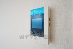 防犯性、セキュリティ対策に安心できるテレビモニター付きインターフォンです。セールスマン対策にもなり安心できます。