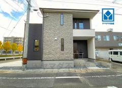 スーパー・コンビニ・ドラッグストアが徒歩5分圏内。角地で陽当り・風通し良好＾＾西鉄バス「中央公民館入口」停まで徒歩2分＾＾