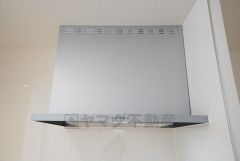 同仕様写真。調理により発生する油煙や臭いを吸い込み、屋外へ排気してくれます。