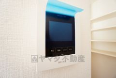 防犯性、セキュリティ対策に安心できるテレビモニター付きインターフォンです。セールスマン対策にもなり安心できます。