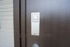 タッチキー採用の玄関。お買い物帰りで、両手がふさがってきても簡単に中に入れます＾＾