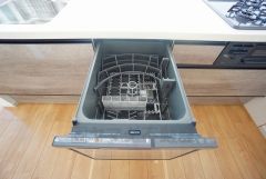 家事の時間が短縮できる食器洗浄乾燥機付。後片付けもラクラクです。