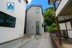 西鉄バス「南里」停まで徒歩4分。地下鉄福岡空港駅までバス乗車6分＾＾