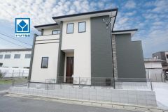 スーパー徒歩2分。コンビニ、ドラッグストア徒歩4分。バス停徒歩7分。