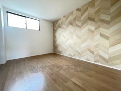 住む人のこだわりを活かす洋室＾＾日当たりがよく、寝室としての利用もおすすめ。広めのクローゼットもあり荷物もすっきり片付けれ、ゆとりのある暮らしが出来ます＾＾