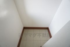 同仕様写真。シューズインクロークも完備されており、玄関収納も問題ありません。